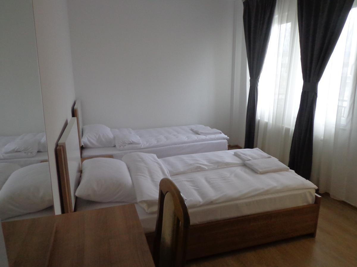Hotel Rio Приштина Экстерьер фото